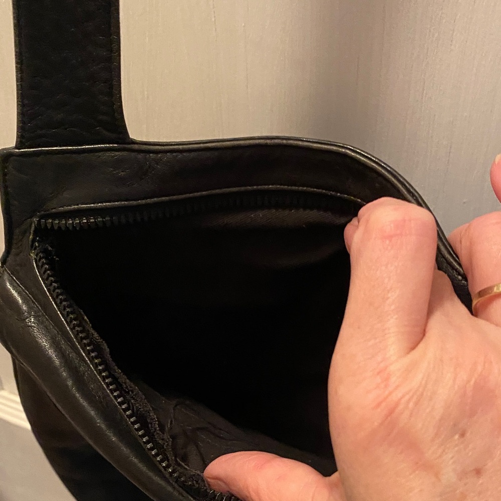Black Leather crossbody Bag - Picture 3 of 6